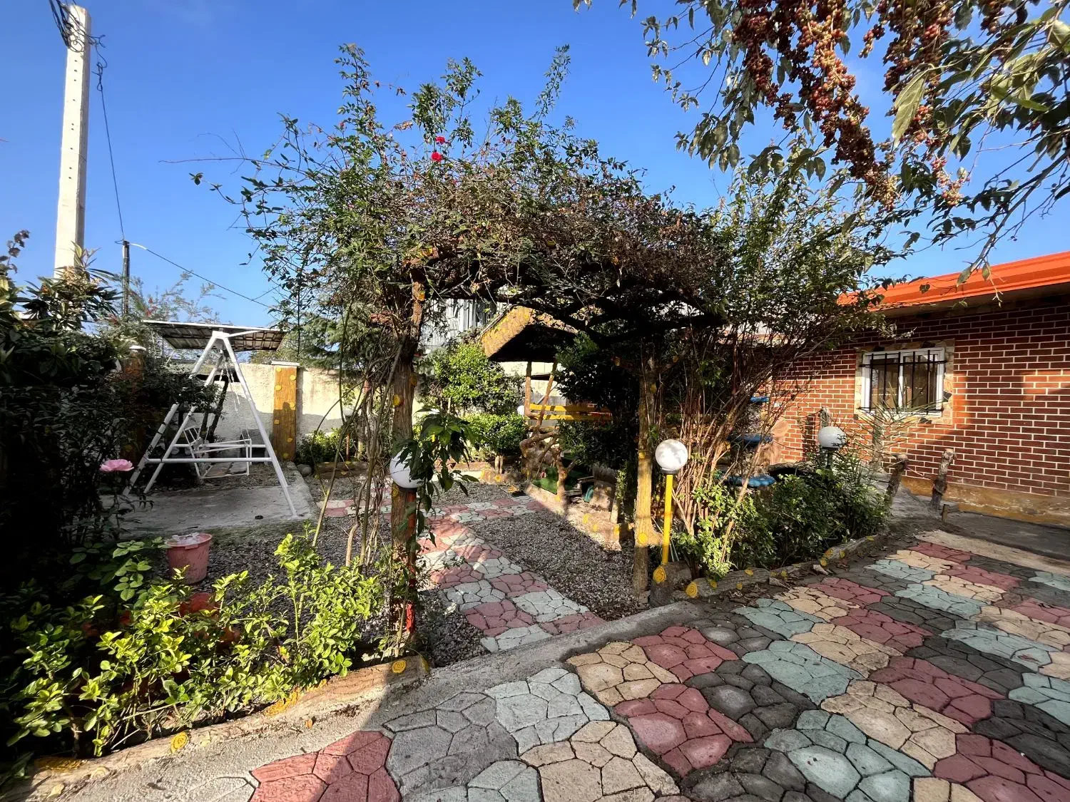 ویلا دربست لوکیشن دنج/ دسترسی مناسب|اجارهٔ کوتاهمدت ویلا و باغ|رامسر, |دیوار