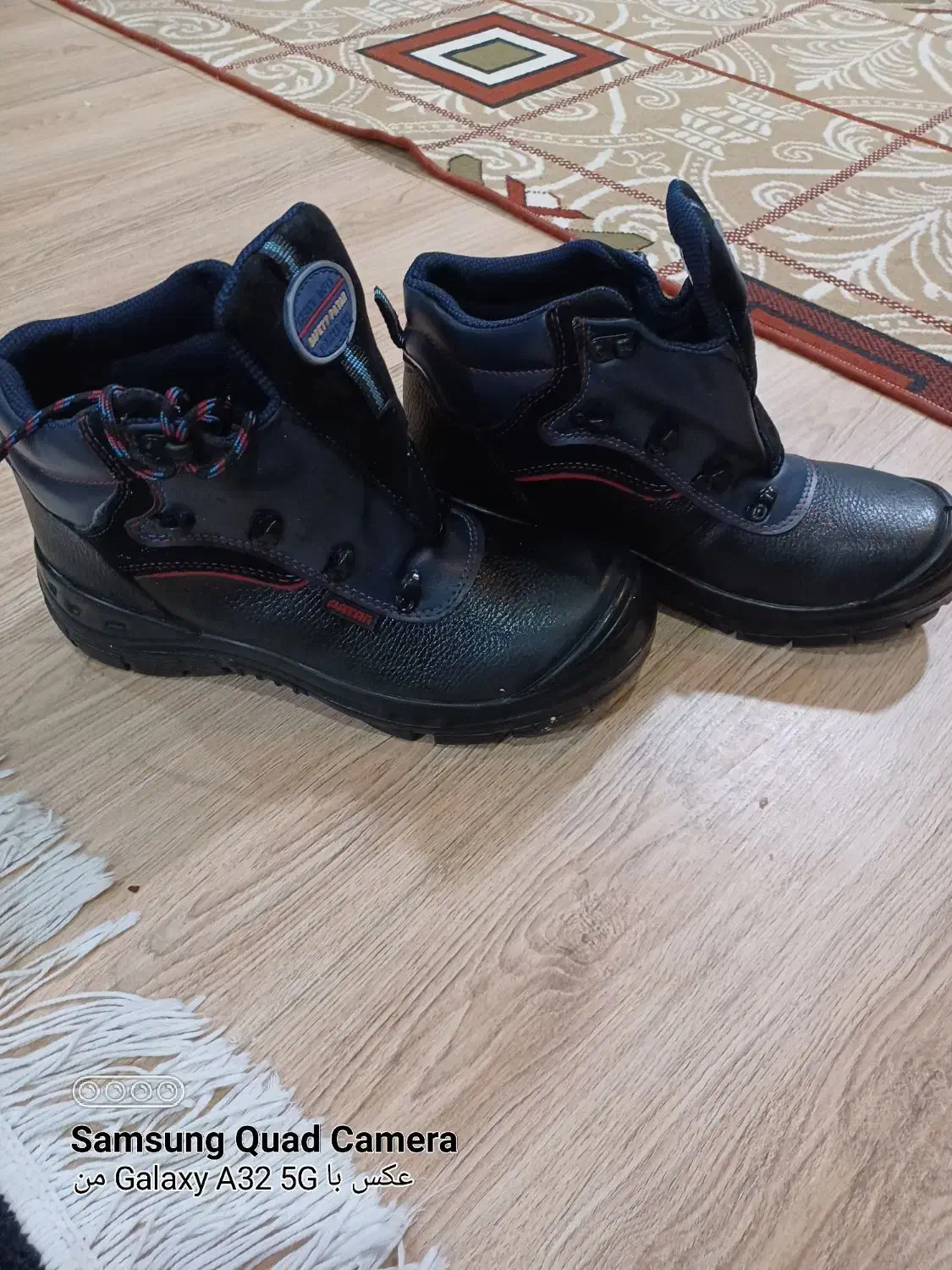 کفش کار|کیف، کفش، کمربند|تفت, |دیوار