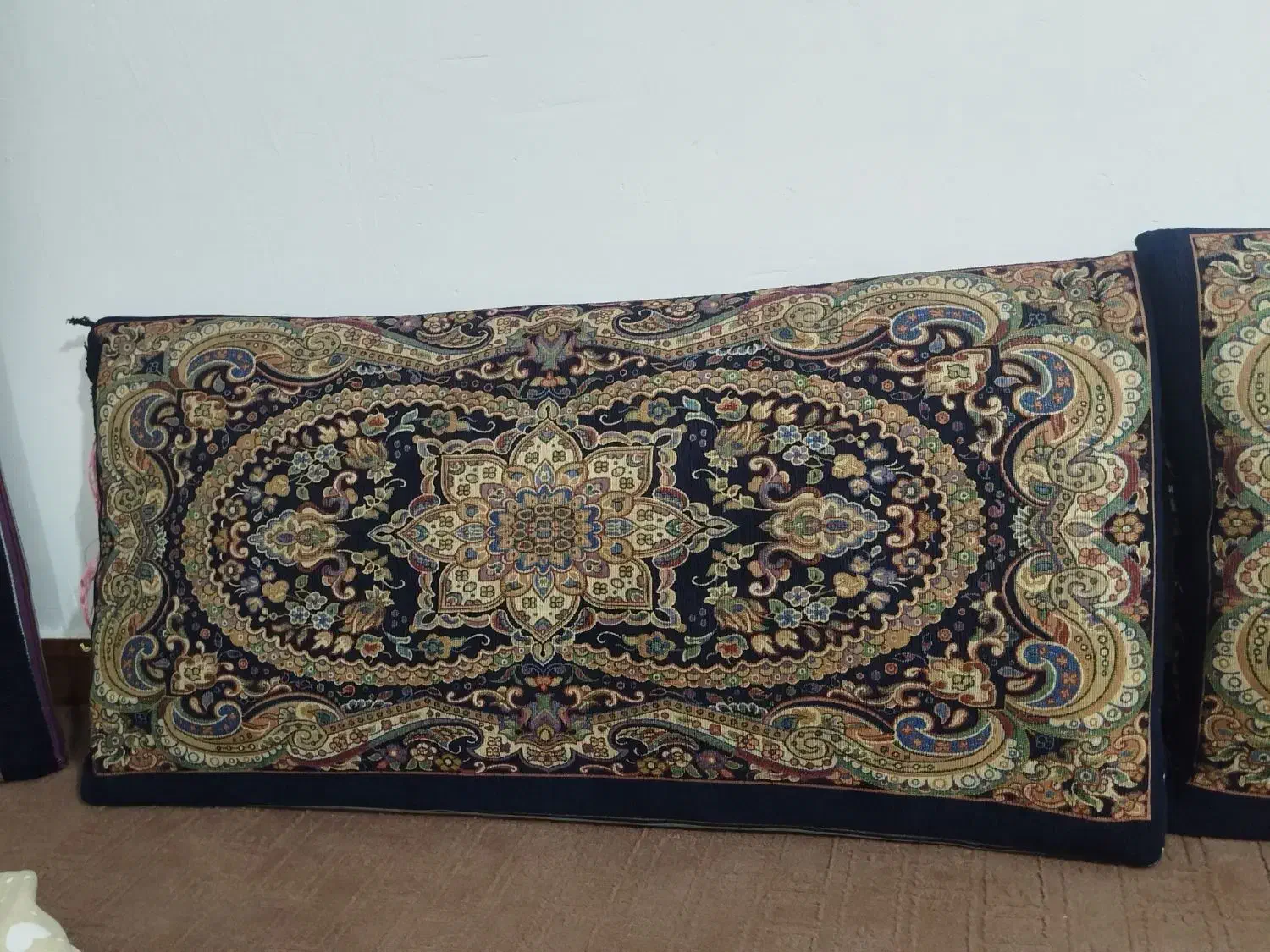 پشتی  چهار عدد|پشتی|گرگان, |دیوار