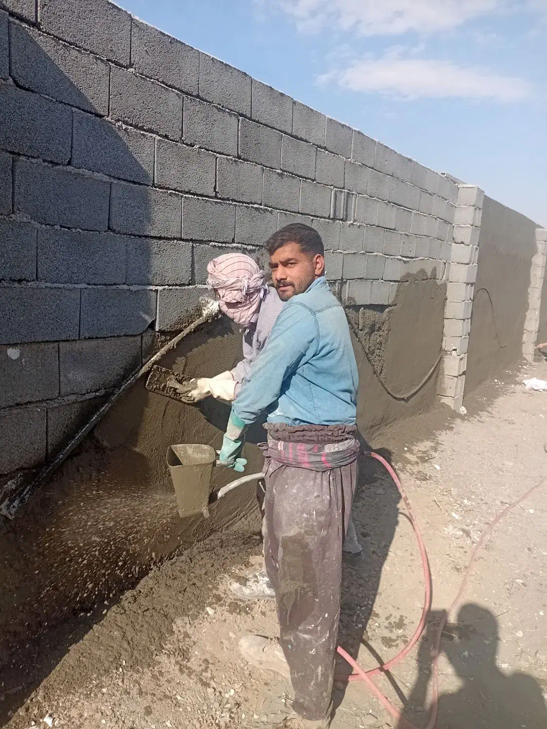 سیمان کاری  با دستگاه وطراحی دلخواه شما|خدمات پیشه و مهارت|مشهد, چهارچشمه|دیوار