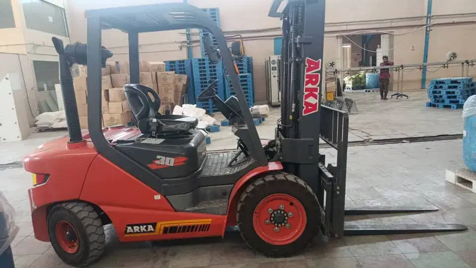 لیفتراک 3 تن آرکا 402|خودرو سنگین|شهرضا, |دیوار