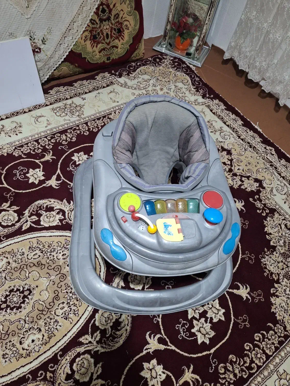 رورورئک|اسباب‌‌بازی|منجیل, |دیوار