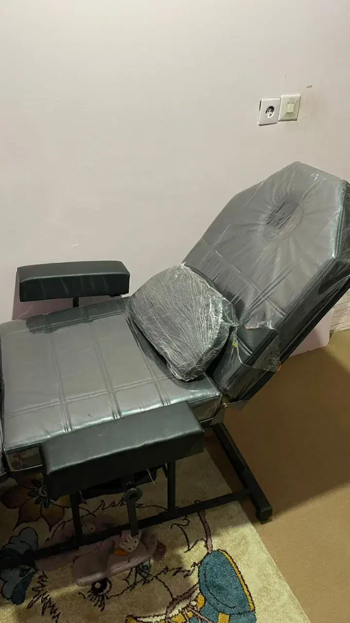 صندلی و میز|آرایشگاه و سالن‌های زیبایی|چالوس, |دیوار