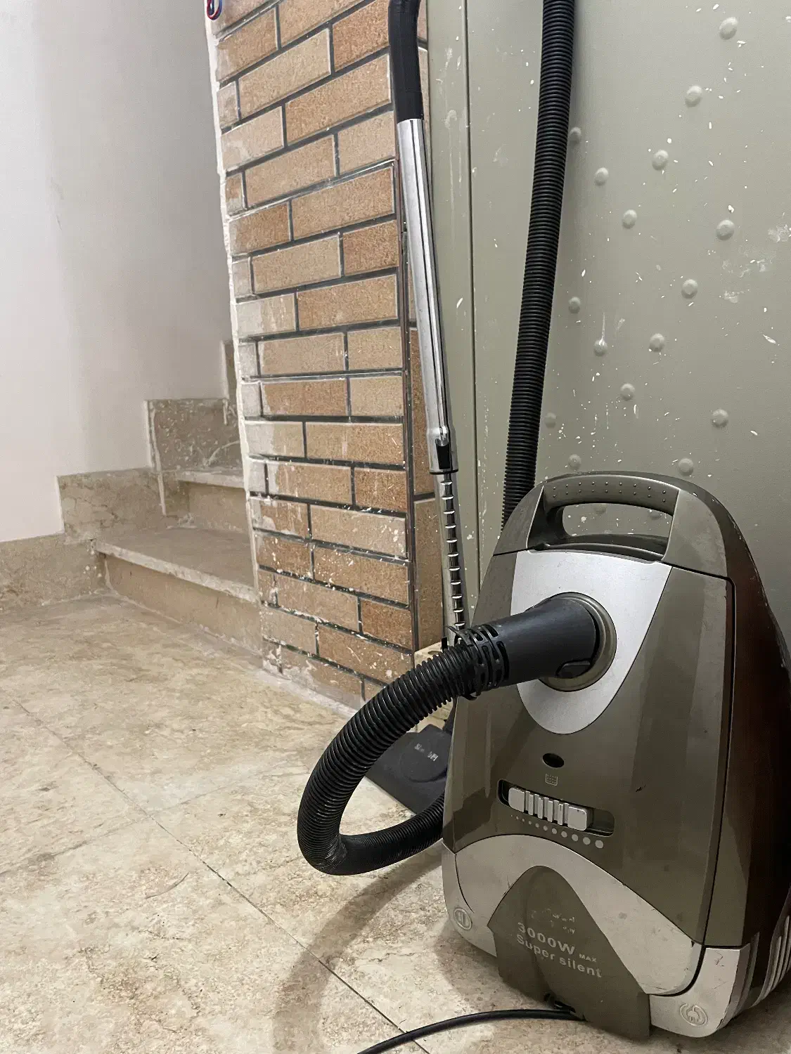 جارو برقی|جاروبرقی، جارو شارژی، بخارشو|رشت, لاکانی|دیوار