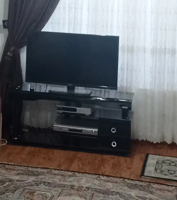 فروش تلویزیون ومیز تلویزیون در حد نو|تلویزیون و پروژکتور|نشتارود, |دیوار