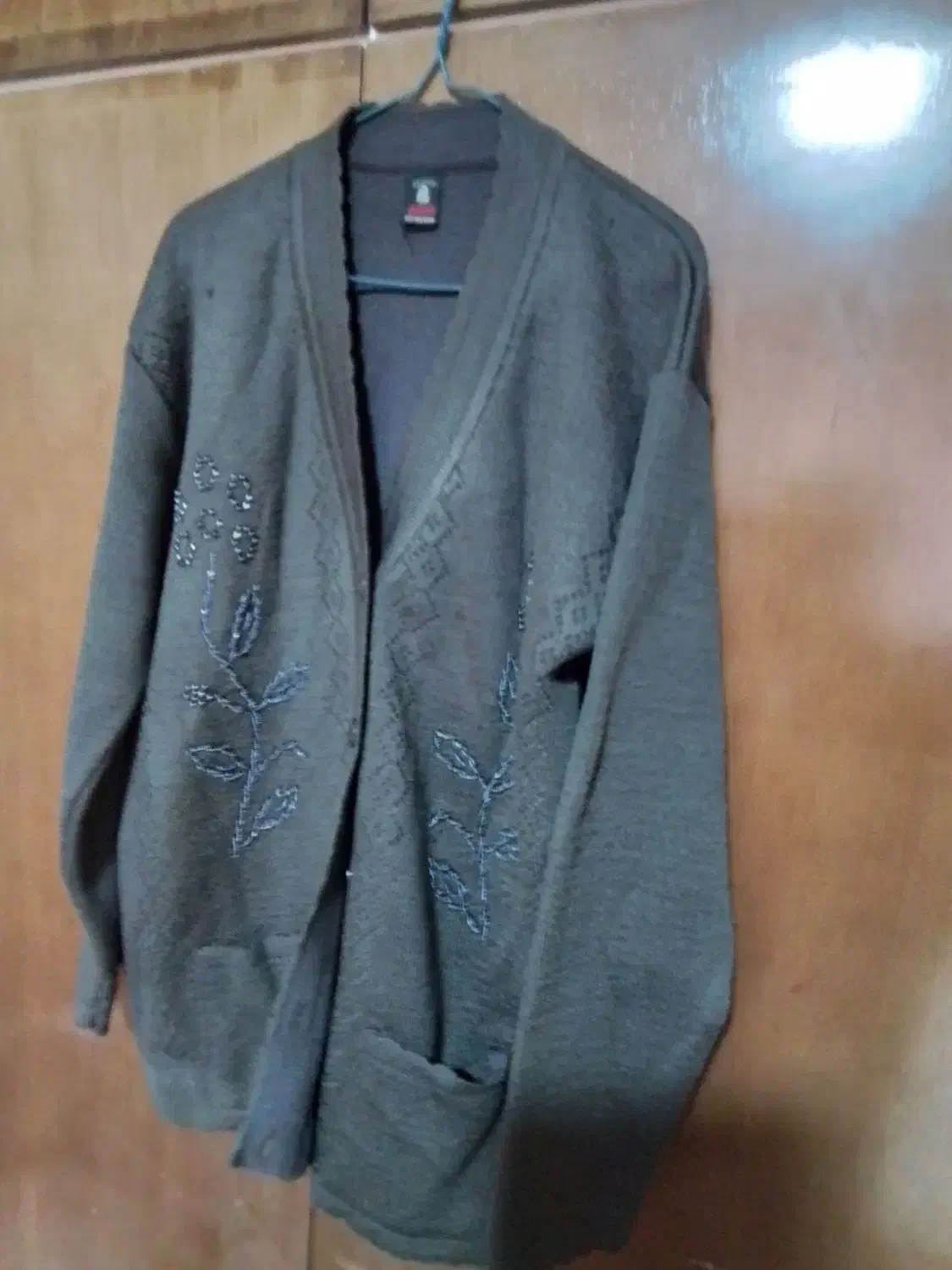 در حد نو پوشیده نشده|لباس|شیراز, امام حسین|دیوار