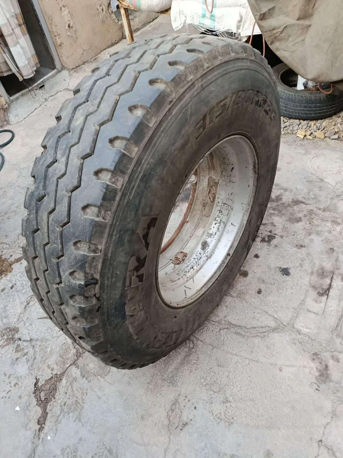 لاستیک 22/5|قطعات یدکی و لوازم جانبی|شوشتر, |دیوار