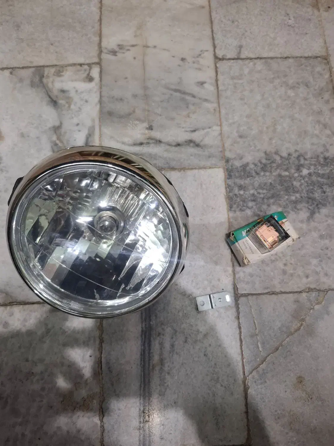 با سلام یک عدد چراغ گرد هوندا و یک عدد رله|قطعات یدکی و لوازم جانبی|تبریز, |دیوار