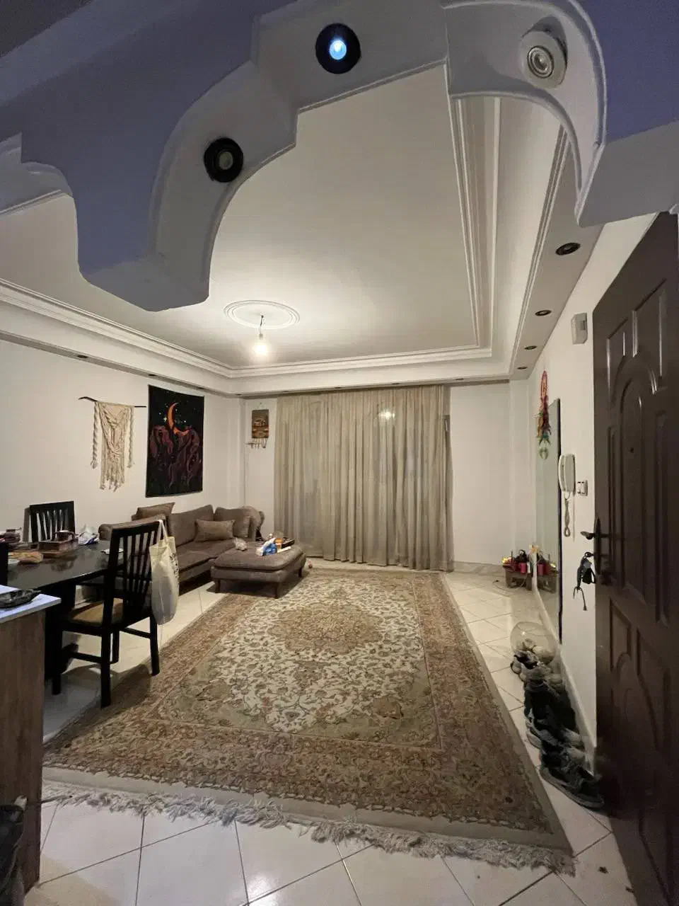 50 متر 3 طبقه تک واحدی طبقه همکف حیاط دار