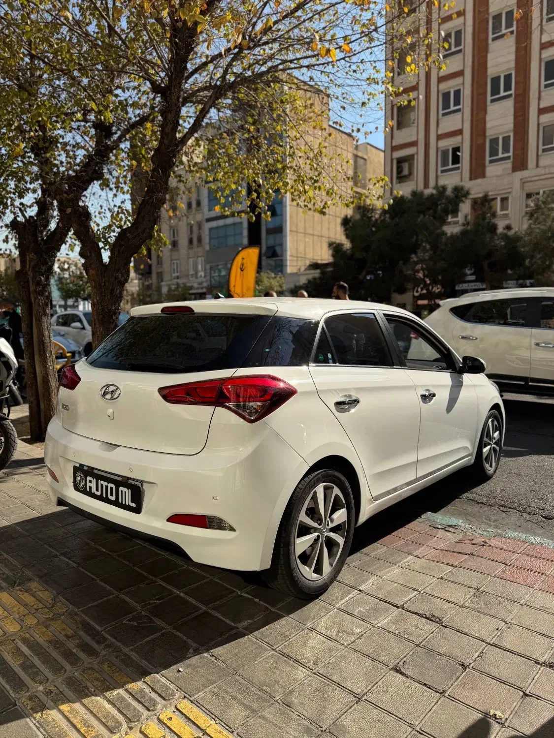 هیوندای i20 سفید بی نقطه آپشنال|خودرو سواری و وانت|تهران, درختی|دیوار