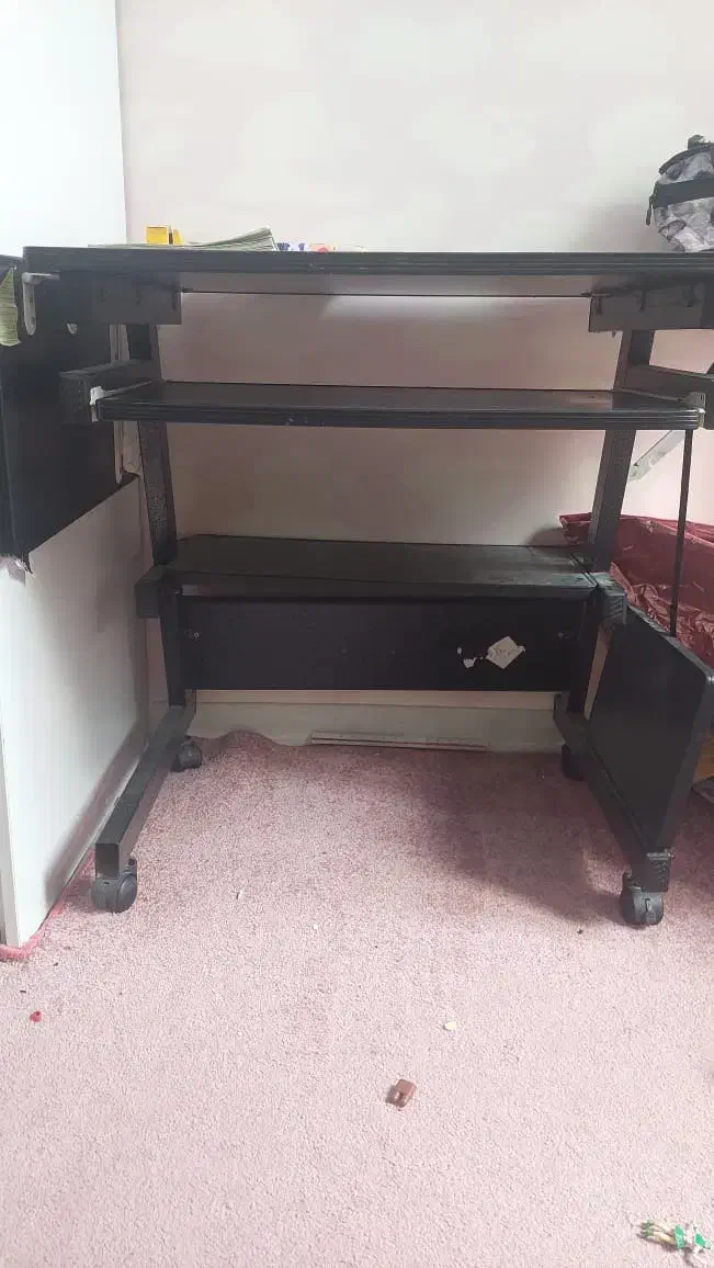 میز|میز تحریر و کامپیوتر|اهواز, فرهنگ شهر|دیوار