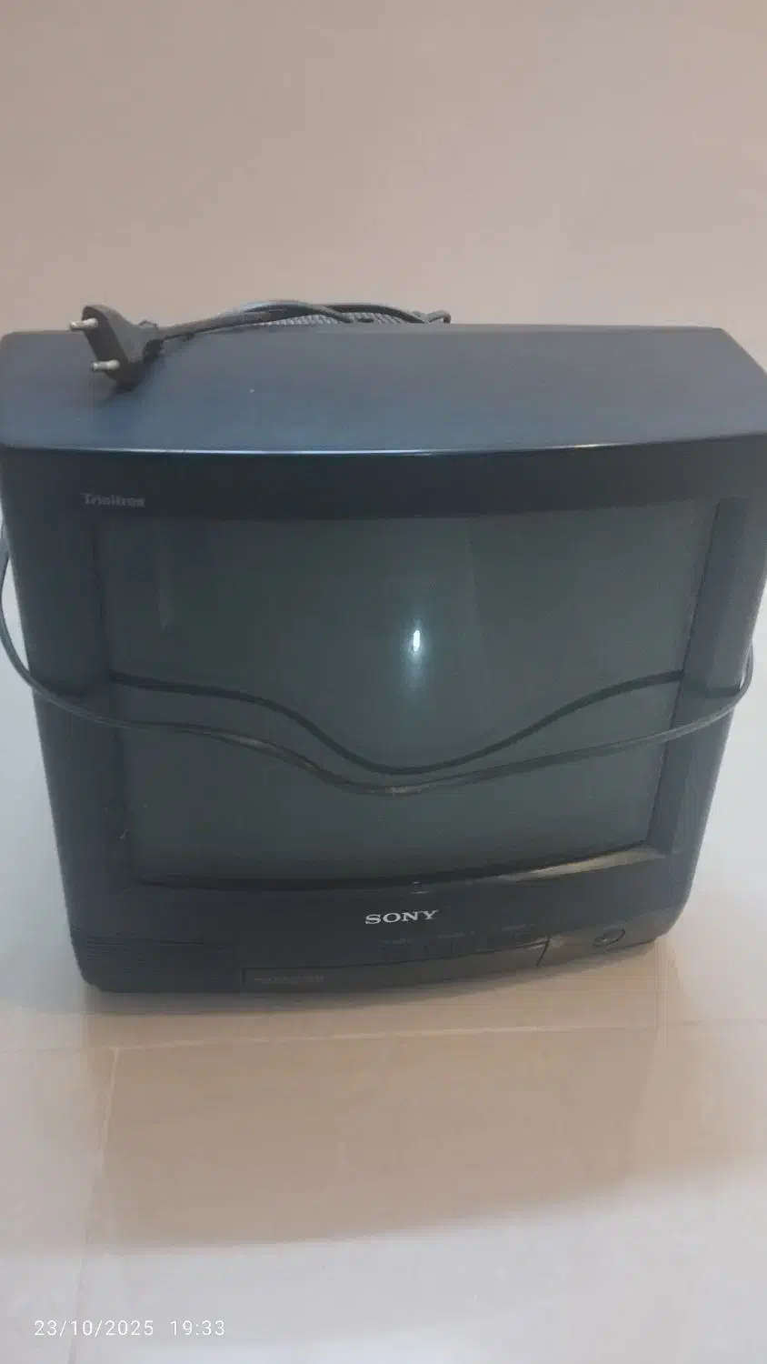 تلوزیون رنگی ۱۴ اینچ سونی|تلویزیون و پروژکتور|صدرا-فارس, فاز ۲|دیوار