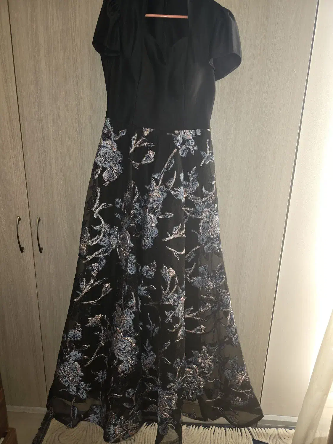 لباس مجلسی|لباس|شیراز, دکتر حسابی|دیوار