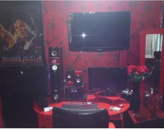 فروش سرویس چوب نسبتا تمیز نوجوان بصورت یکجایی|تخت و سرویس خواب|قم, باجک دو|دیوار