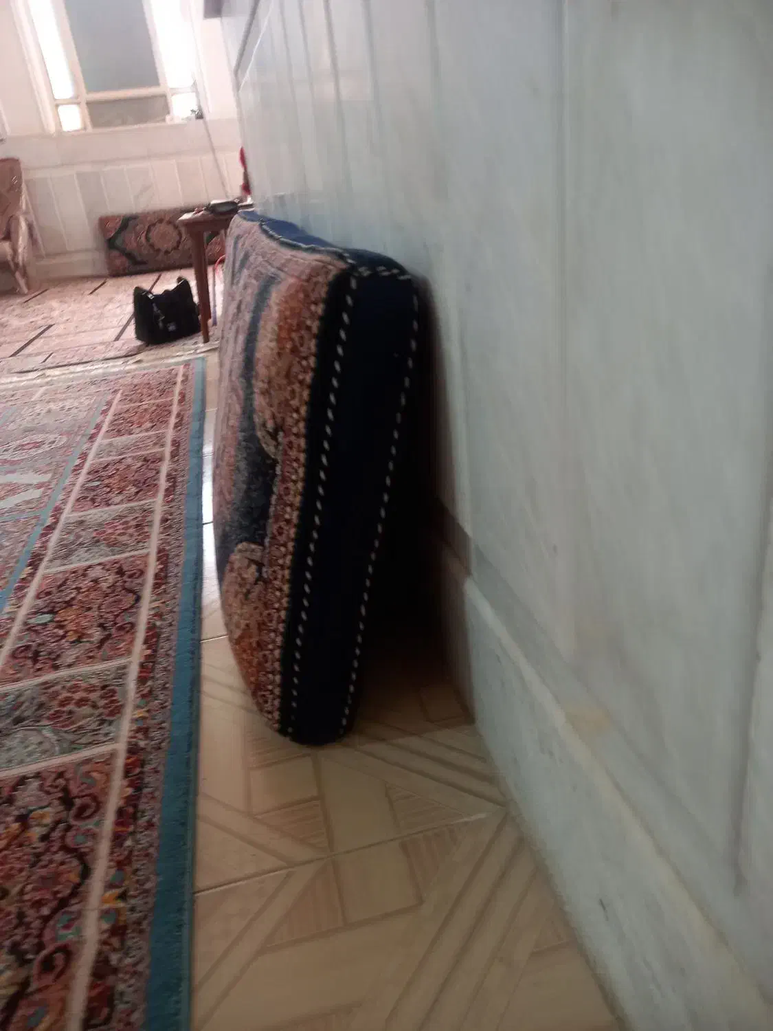 پشتی در حد نو|پشتی|زاهدان, |دیوار