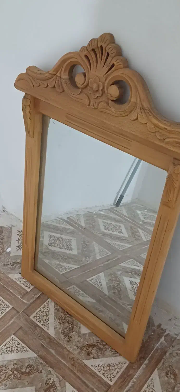 آیینه|آینه|خرم‌آباد, |دیوار