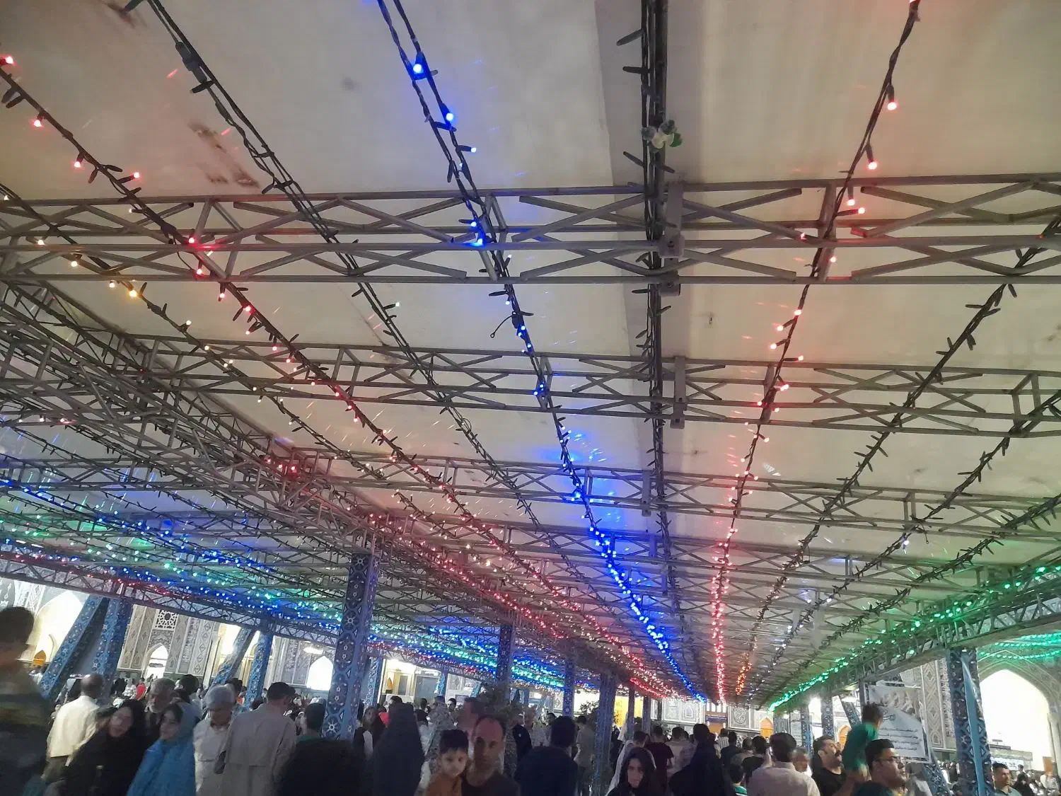 ریسه ۵۷۳۰ سفید و آفتابی و طبیعی وقرمز|ریسه و چراغ تزئینی|گرگان, |دیوار