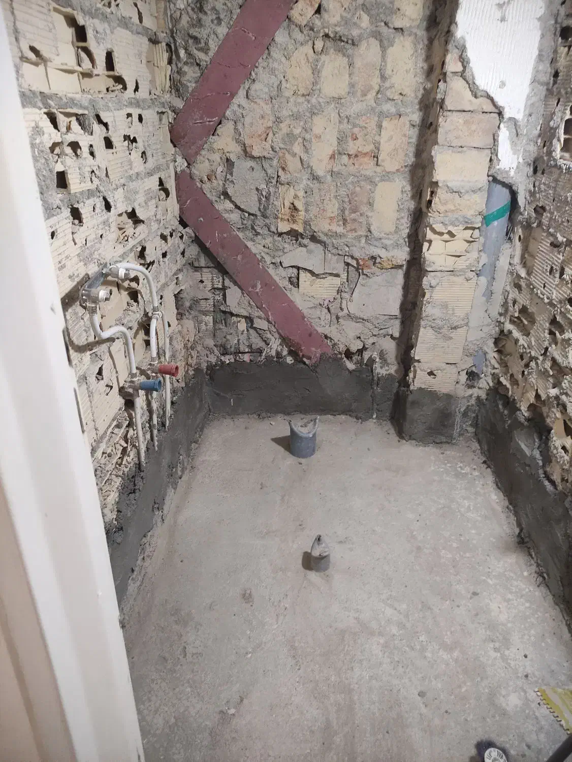 تخریب وتشخیص ترکیدگی لوله کشی تعمیرات|خدمات پیشه و مهارت|همدان, |دیوار