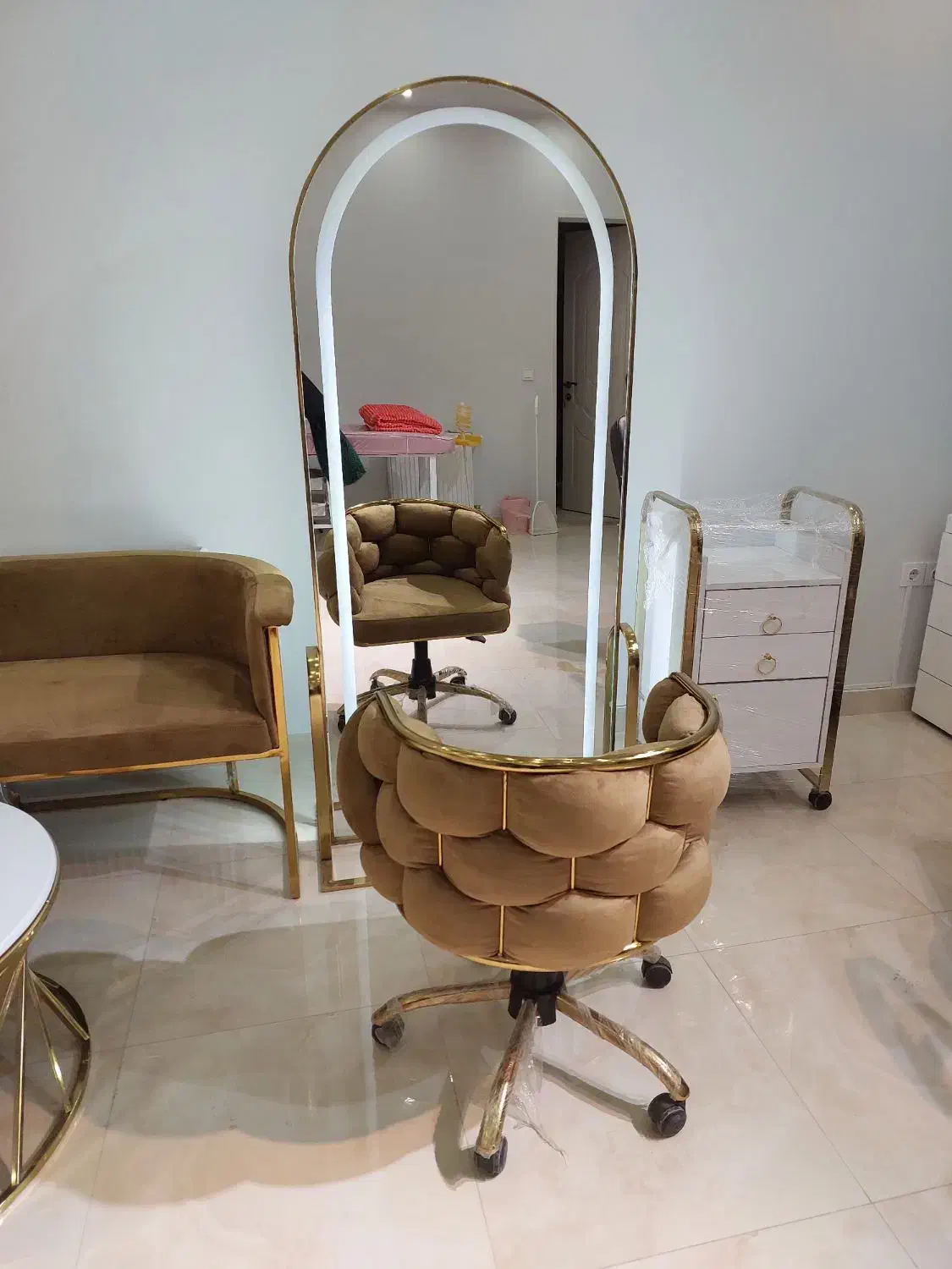 اجاره میزوصندلی لاین های زیبایی|خدمات آرایشگری و زیبایی|بندر انزلی, نوروزی|دیوار