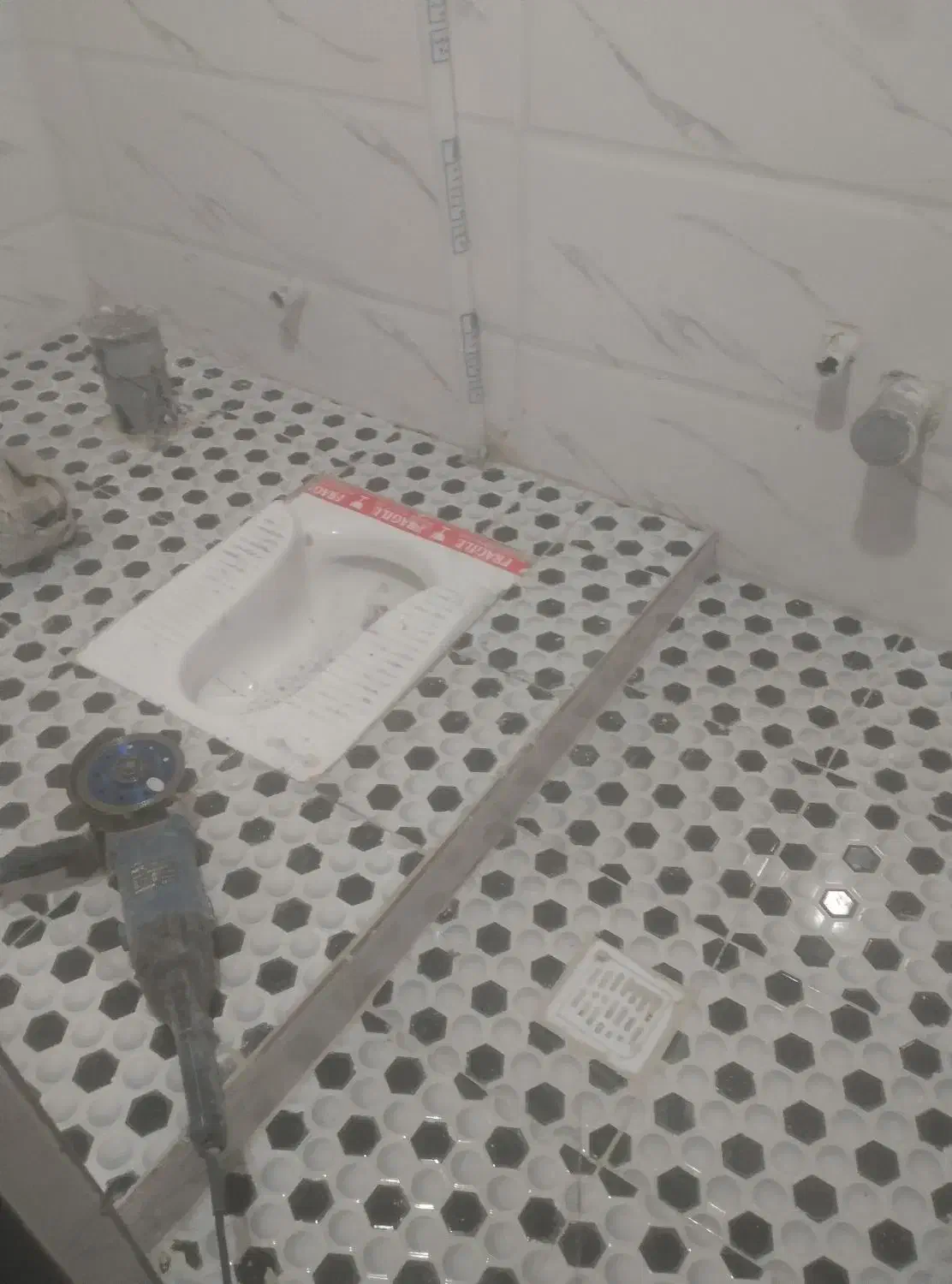 کاشی کاری و سرامیک کاری|خدمات پیشه و مهارت|زنجان, |دیوار