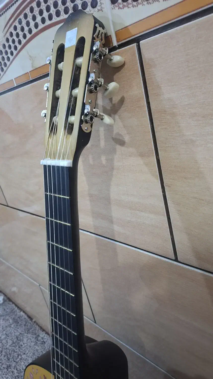 گیتار دیامند در حد نو|گیتار، بیس، امپلیفایر|کبودرآهنگ, |دیوار