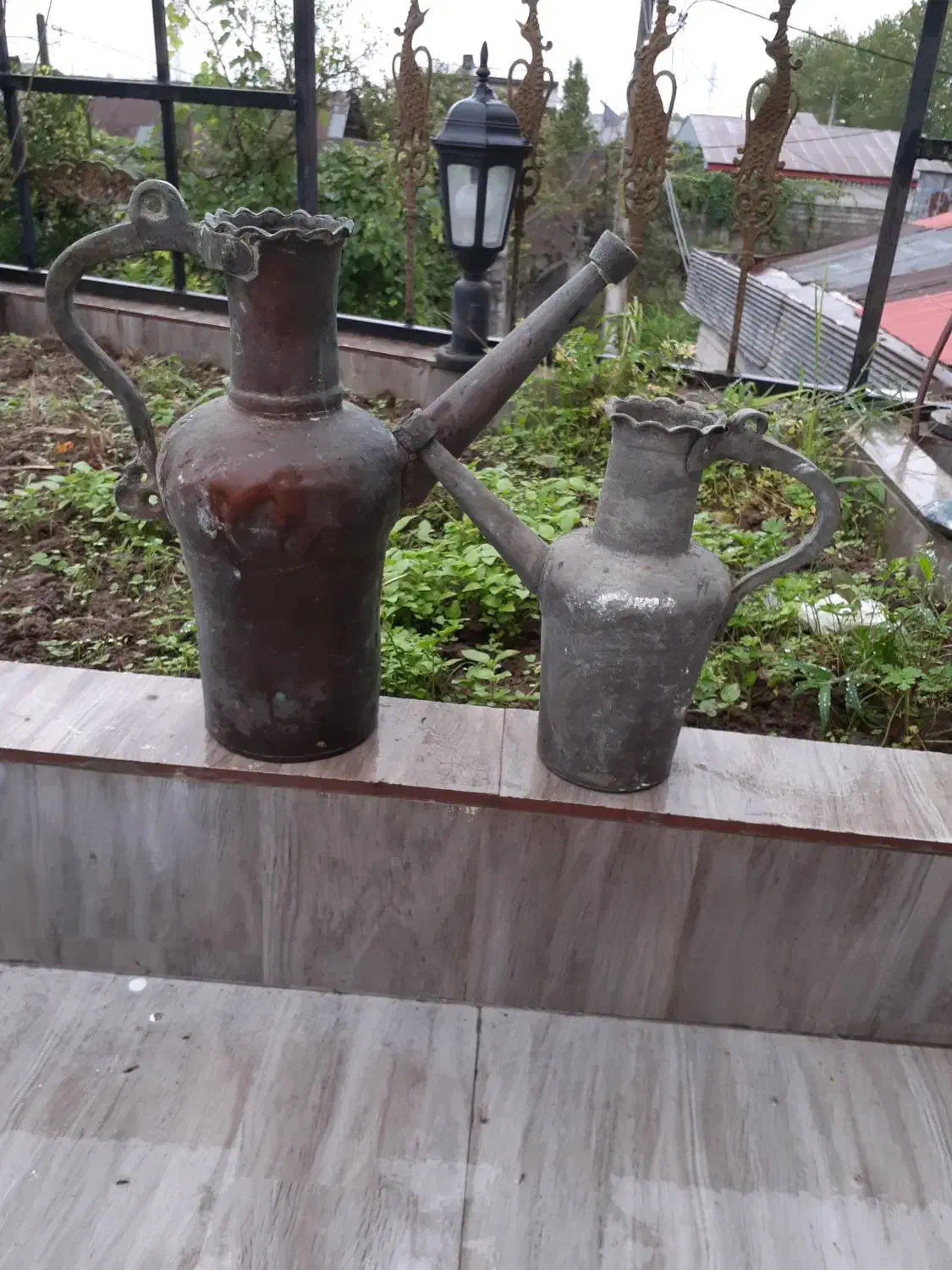 آفتابه مسی|کلکسیون اشیاء عتیقه|لاهیجان, کوی خزر|دیوار