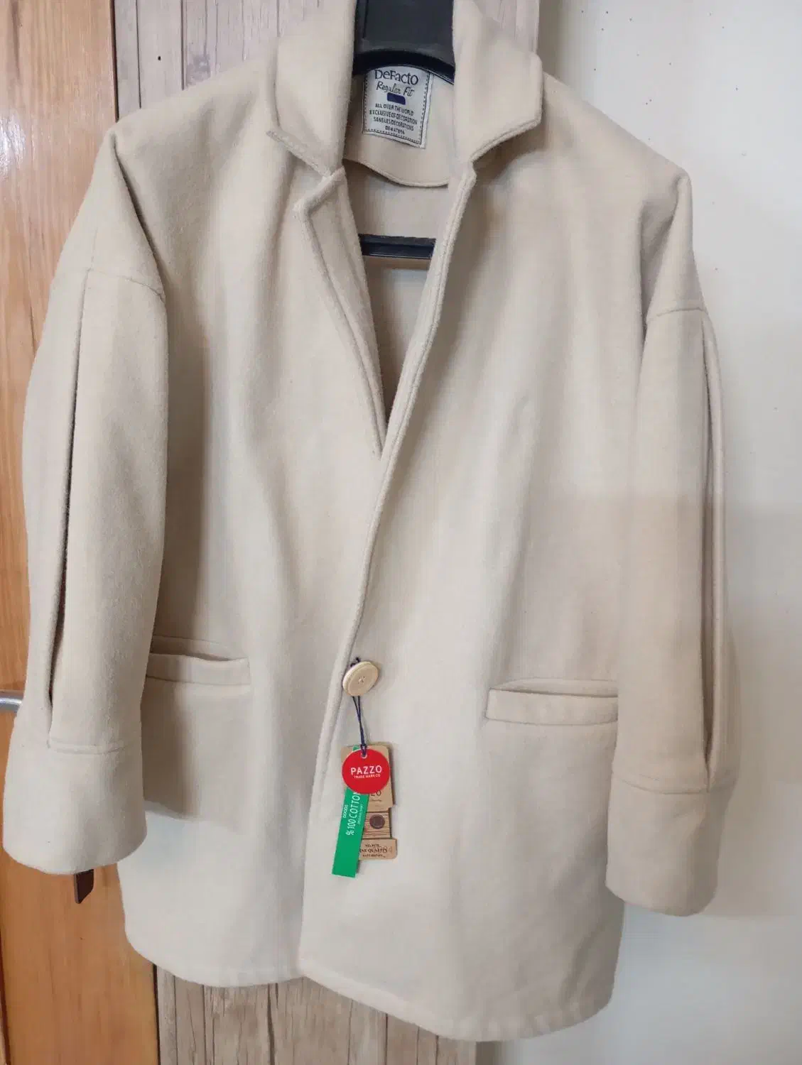 پالتو کوتاه خارجی بسیار شیک|لباس|اصفهان, باغ دریاچه|دیوار