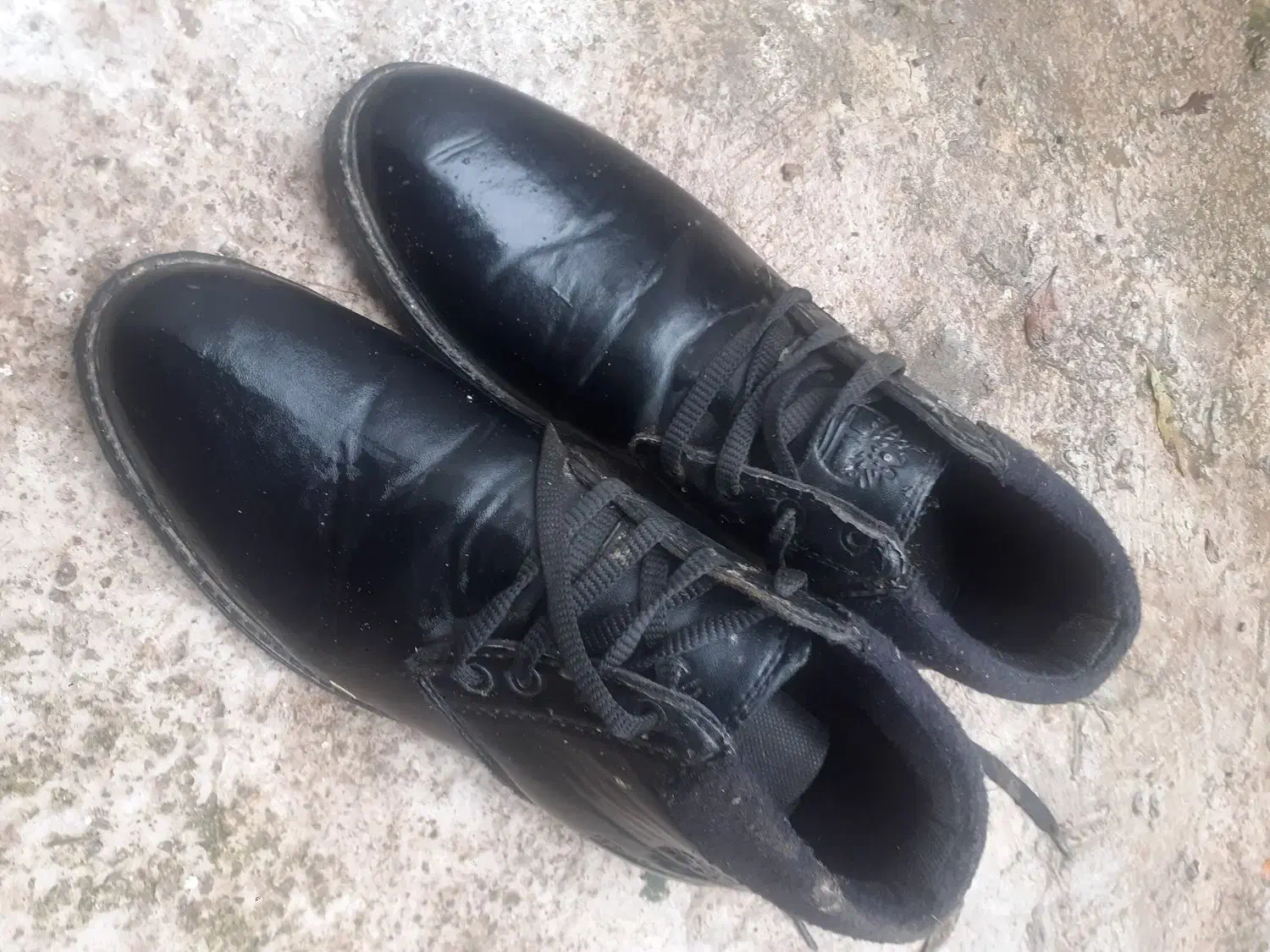 کفش ساق بلند|کیف، کفش، کمربند|لاهیجان, خالو باغ|دیوار