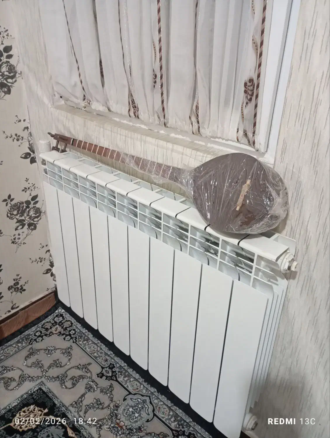 دو عدد سه تار|سازهای سنتی|کرمانشاه, |دیوار