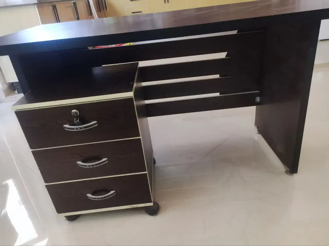 میز و کشوی نو|میز تحریر و کامپیوتر|بیرجند, |دیوار