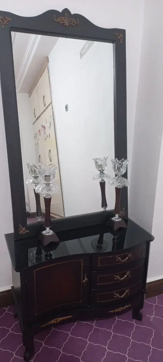 میز ،اینه و دو عدد شمعدان|بوفه، ویترین، کنسول|چابهار, |دیوار