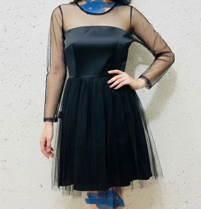 لباس مجلسی|لباس|رشت, استادسرا|دیوار