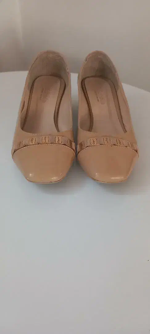 4 جفت کفش سایز 37 فقط یک میلیون تومان|کیف، کفش، کمربند|بناب, |دیوار