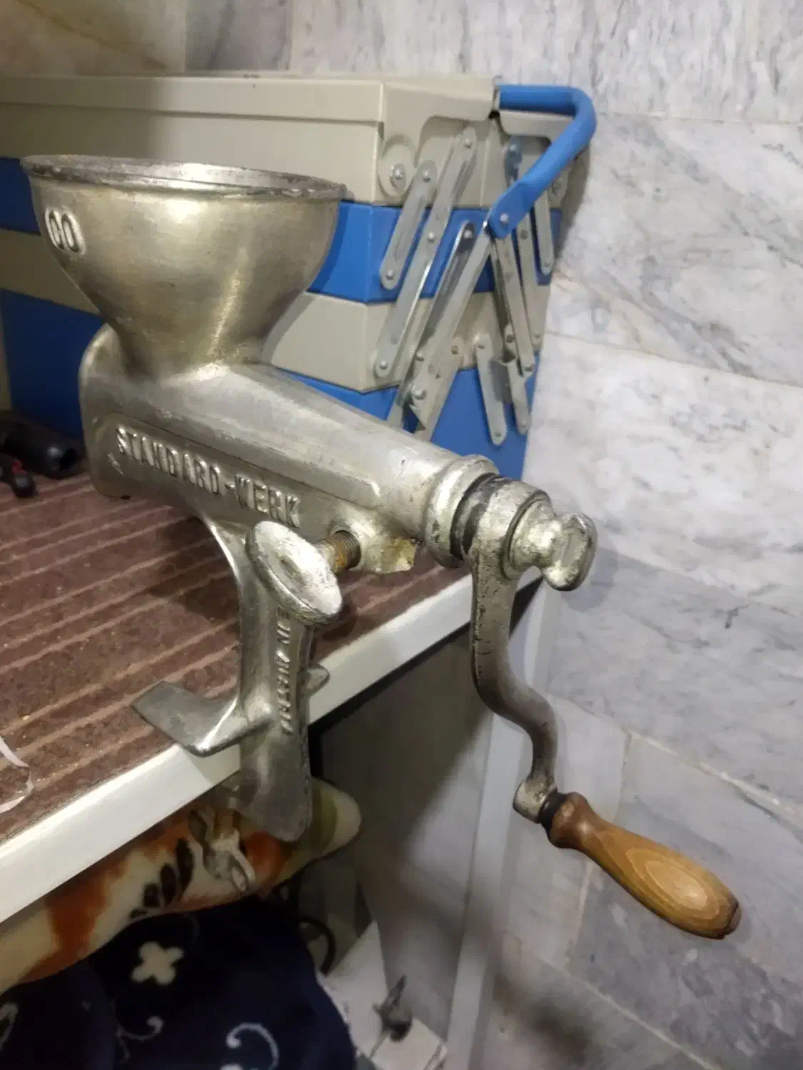 آبمیوه‌گیری دستی عتیقه آهنی(چدنی)|آبمیوه‌گیر و آب‌مرکبات‌گیر|تهران, مشیریه|دیوار