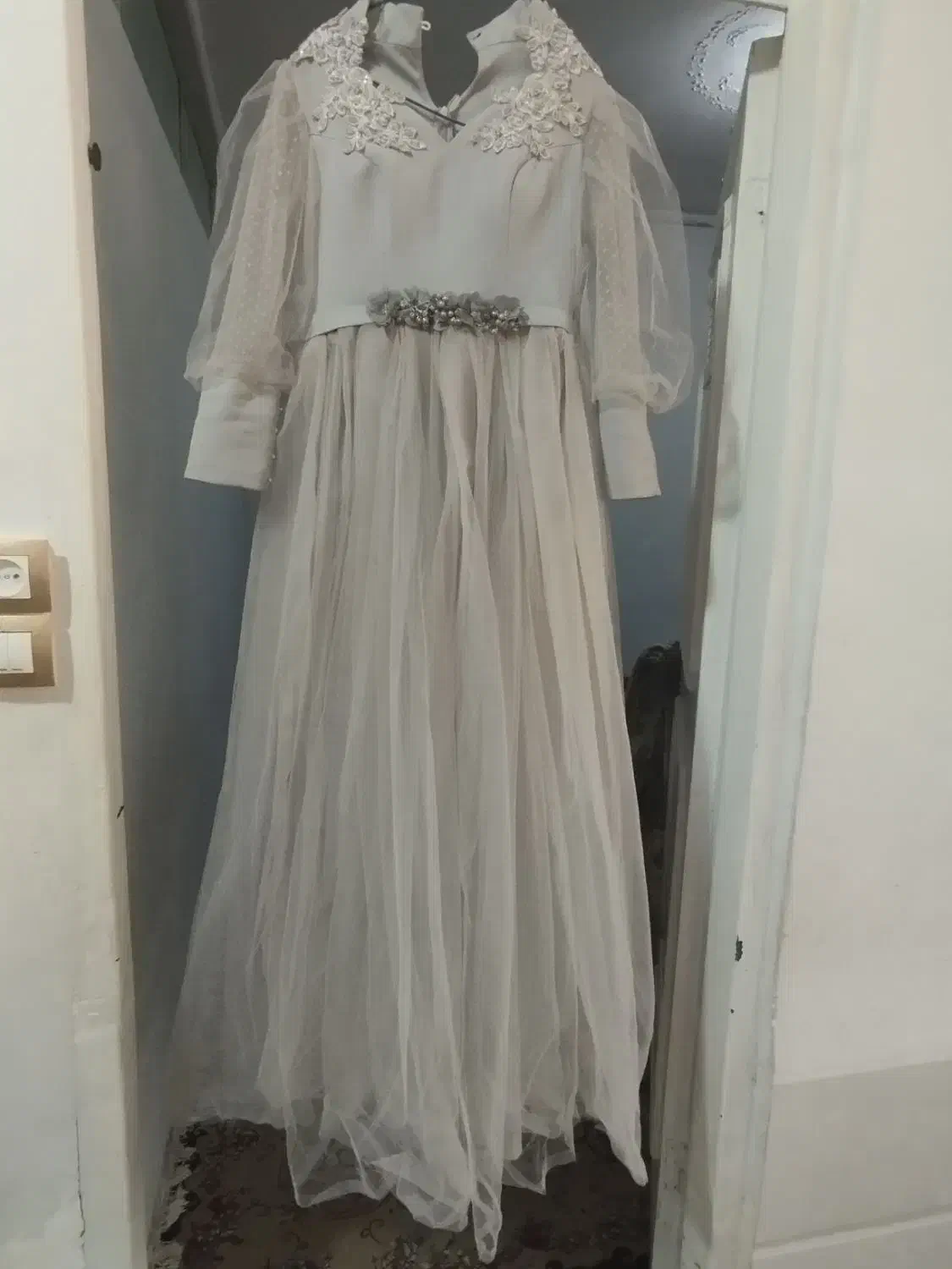 لباس حریرمجلسی|لباس|تربت‌حیدریه, باغ ملی|دیوار