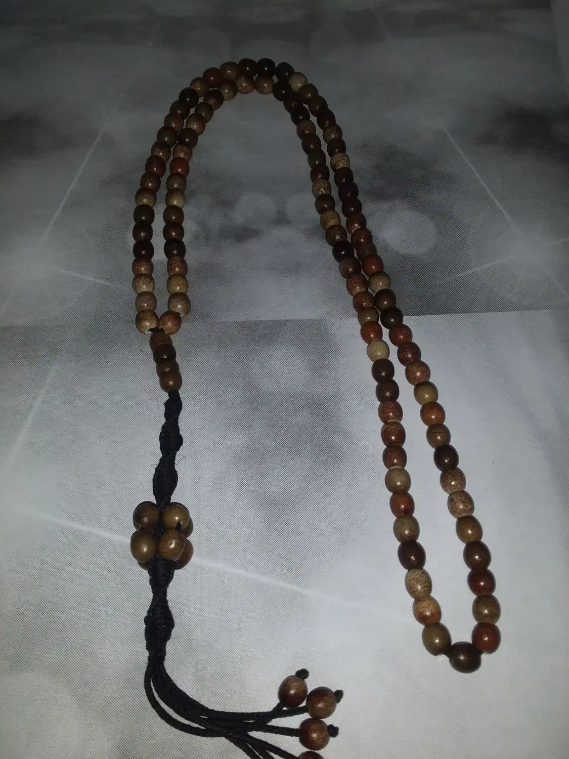 تسبیح یسر|کلکسیون اشیاء عتیقه|رشت, نظری|دیوار