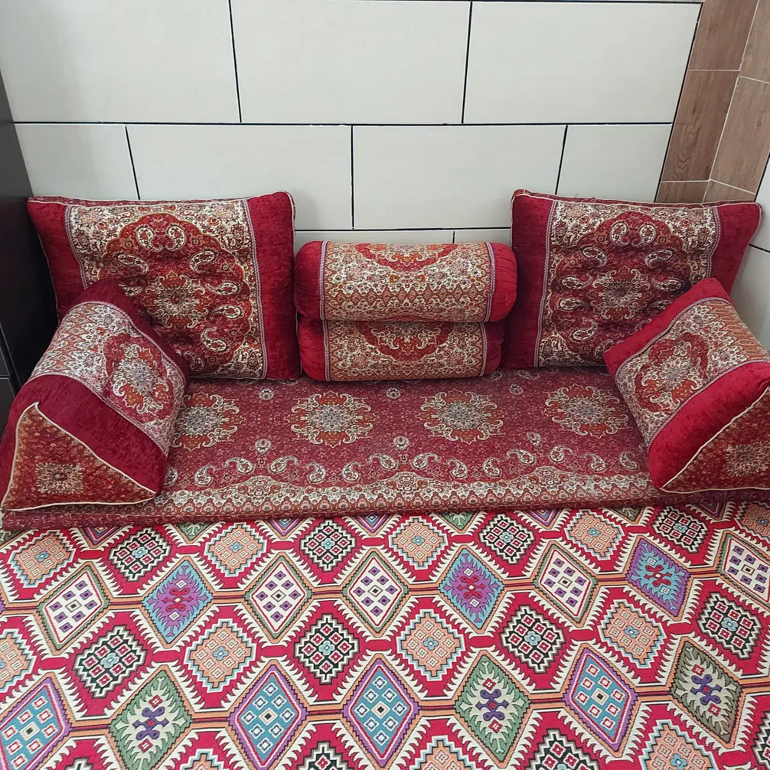 شاه نشین|پشتی|شاهرود, |دیوار