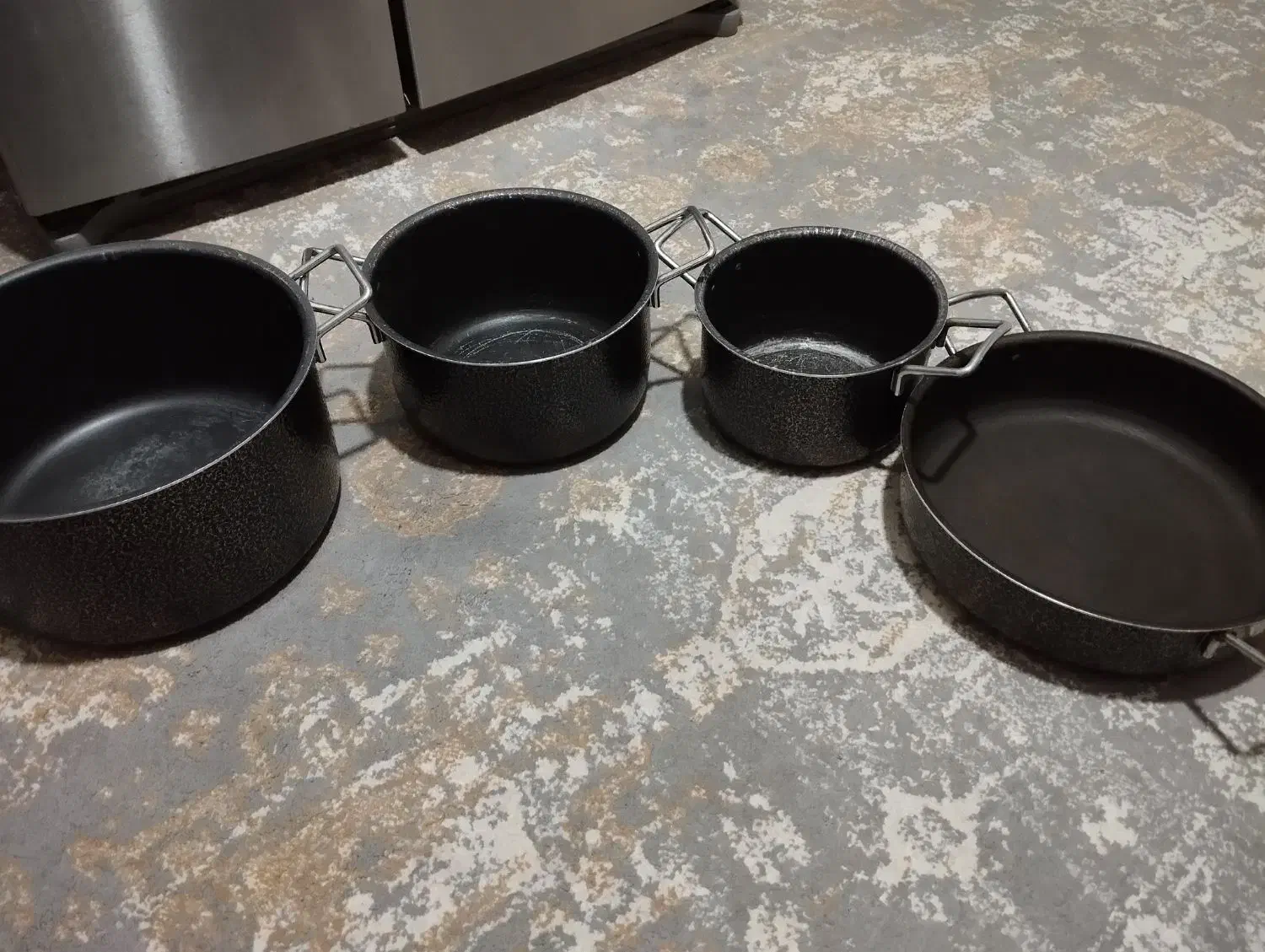 قابلمه و پایه دیگ|ظروف پخت‌وپز|زاهدان, |دیوار