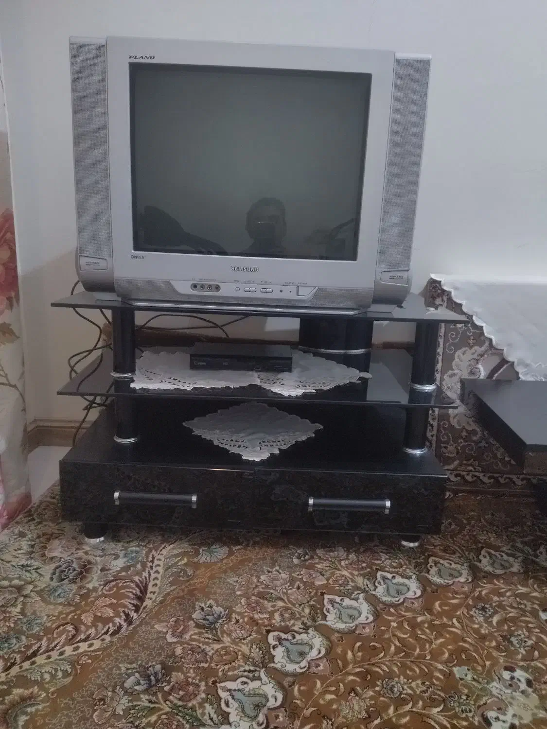 تلویزیون سامسونگ با میز|تلویزیون و پروژکتور|تهران, آهنگران (سراسیاب دولاب)|دیوار