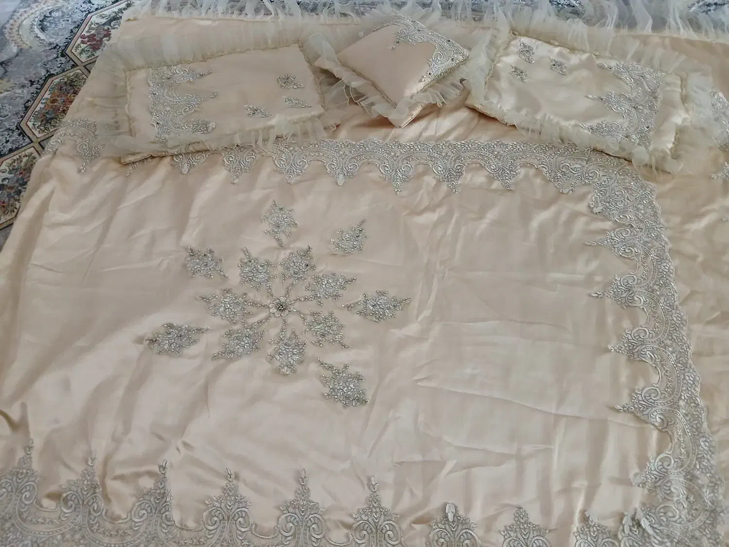 رو تختی دو نفره ساتن ب رنگ نباتی|سرویس روتختی|قرچک, زیبا شهر|دیوار