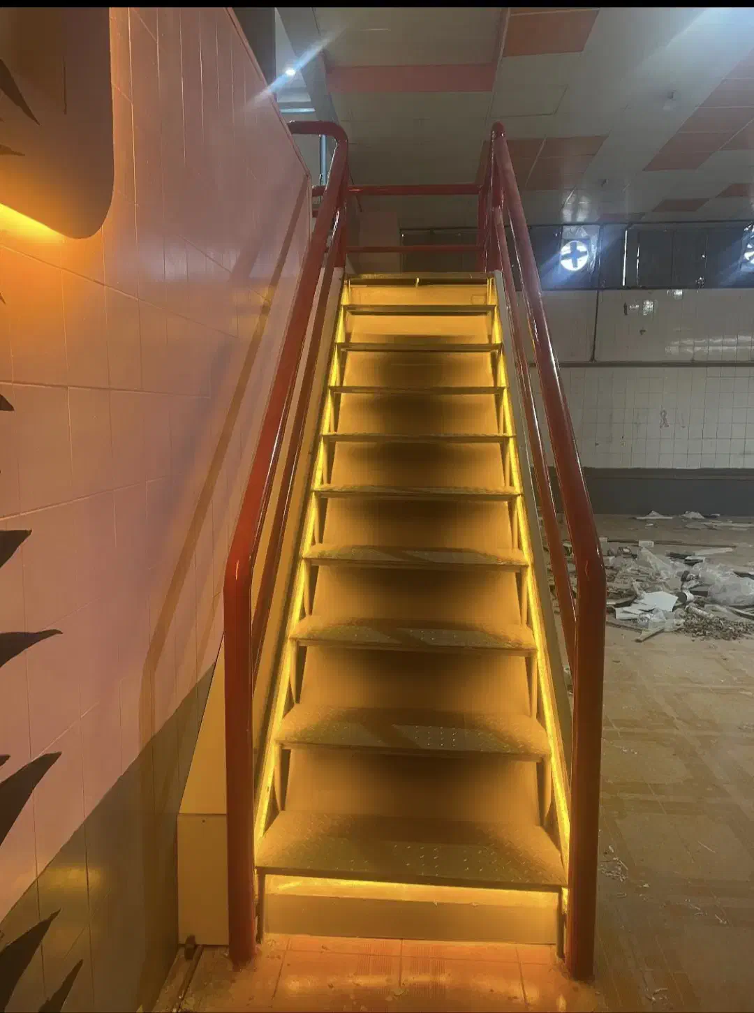 برقکار ماهر ساختمان وسرویس کارتخصصی|خدمات پیشه و مهارت|شیراز, تپه تلویزیون|دیوار