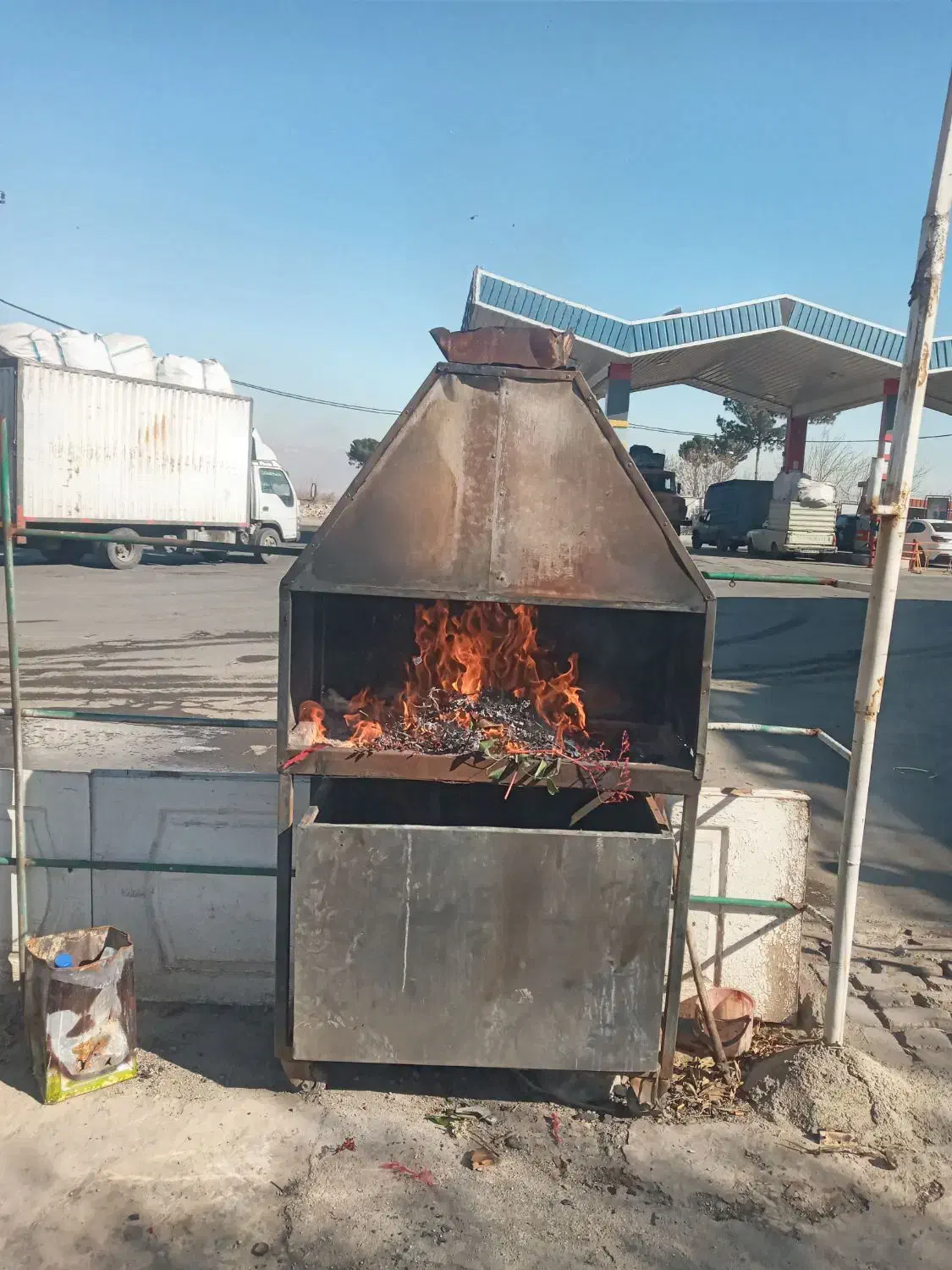 منقل کباب‌پزی‌بزرگ|کافی‌شاپ و رستوران|قلعه نو, |دیوار