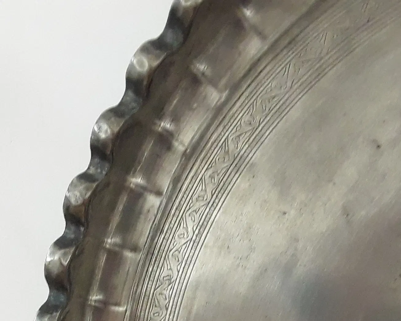 مجمع کنگره‌دار مسی قاجاری|کلکسیون اشیاء عتیقه|اردبیل, |دیوار