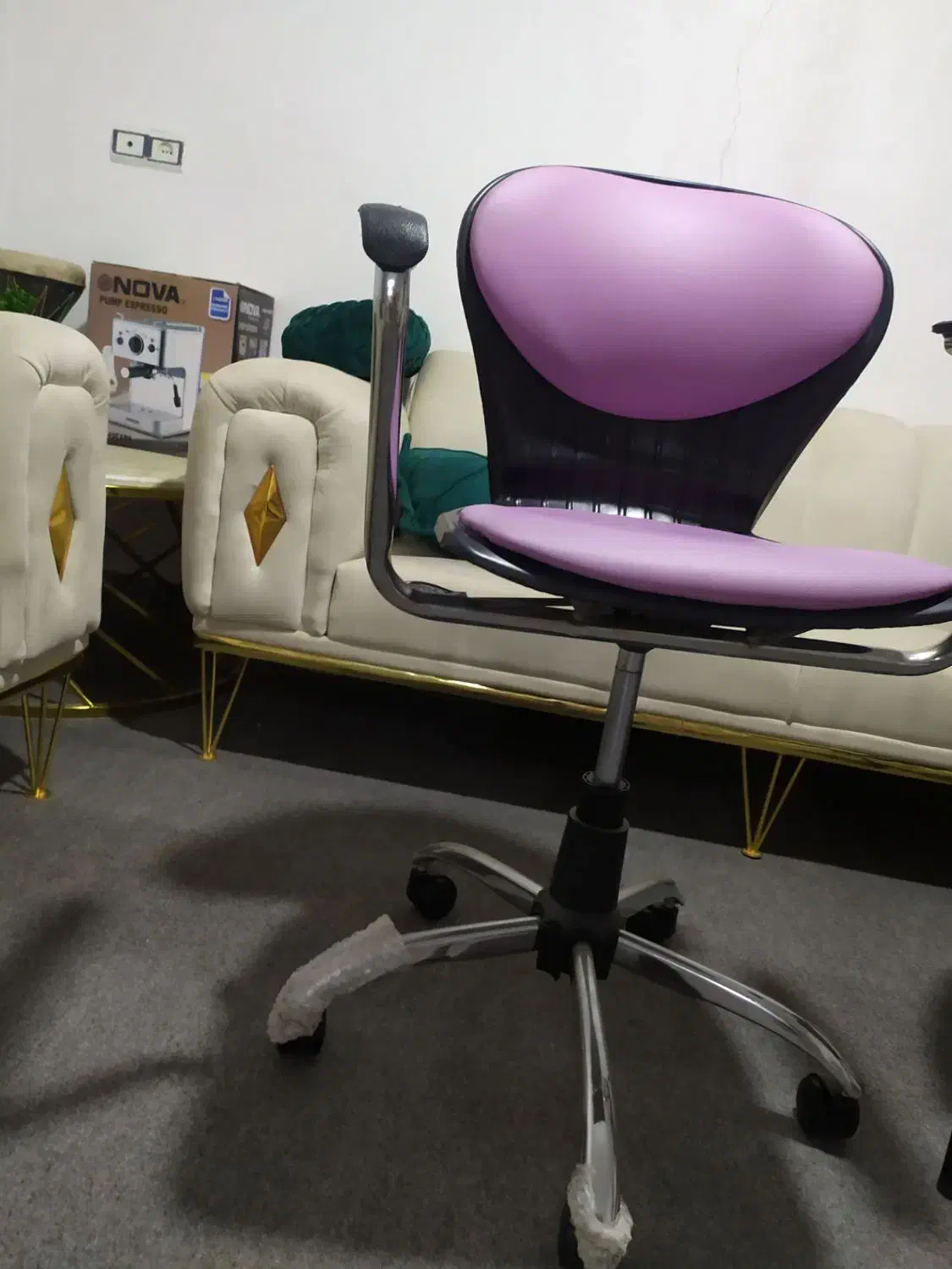 صندلی ساده و چرخ دار|صندلی و نیمکت|ملایر, |دیوار