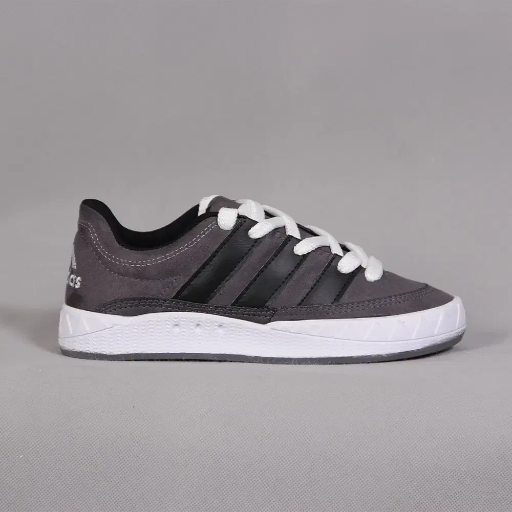 کفش آدیداس شیک و جذاب|کیف، کفش، کمربند|رفسنجان, |دیوار