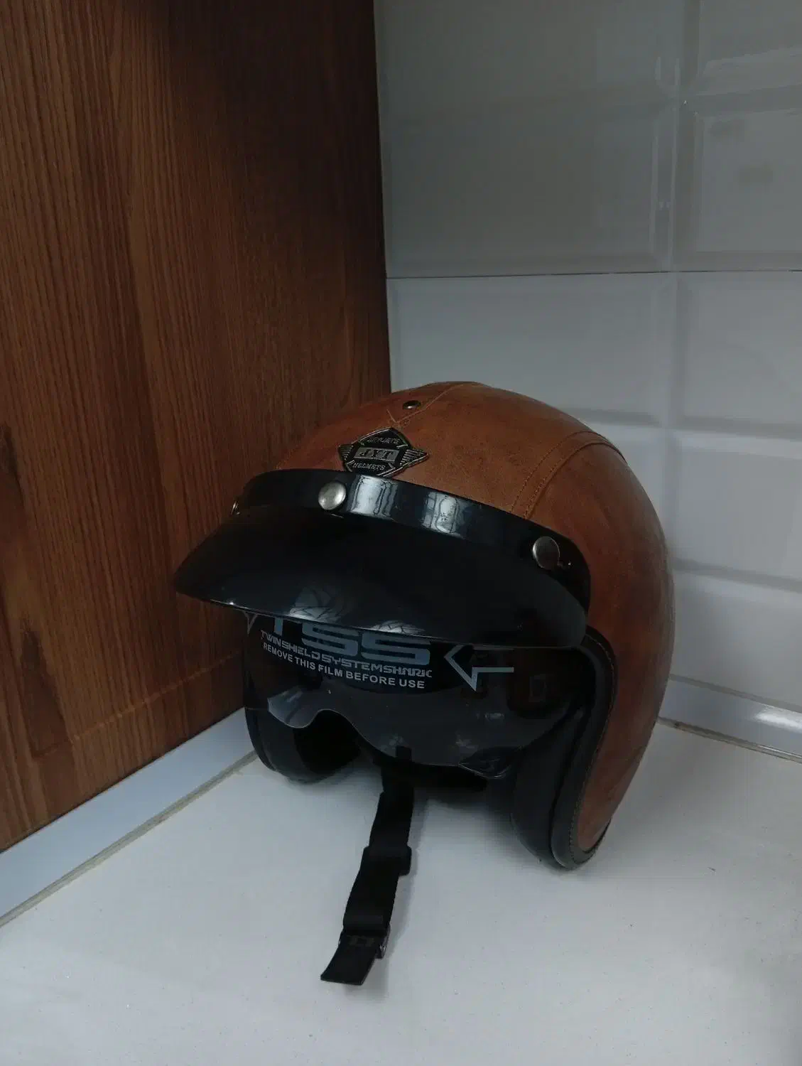 کلاه کاسکت چرمی مدل وسپایی در حد نو|قطعات یدکی و لوازم جانبی|پاکدشت, پاکدشت (مامازند)|دیوار