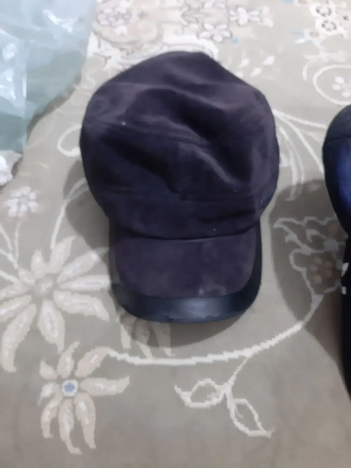 کلاه|لباس|کنگاور, |دیوار