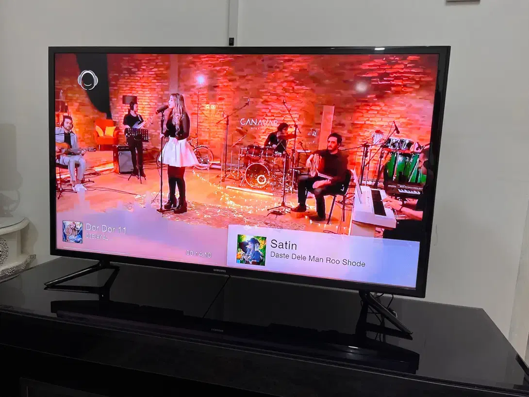 تلویزیون LED سامسونگ ۴۰ اینچ به همراه میز|تلویزیون و پروژکتور|اسلامشهر, باغ فیض|دیوار