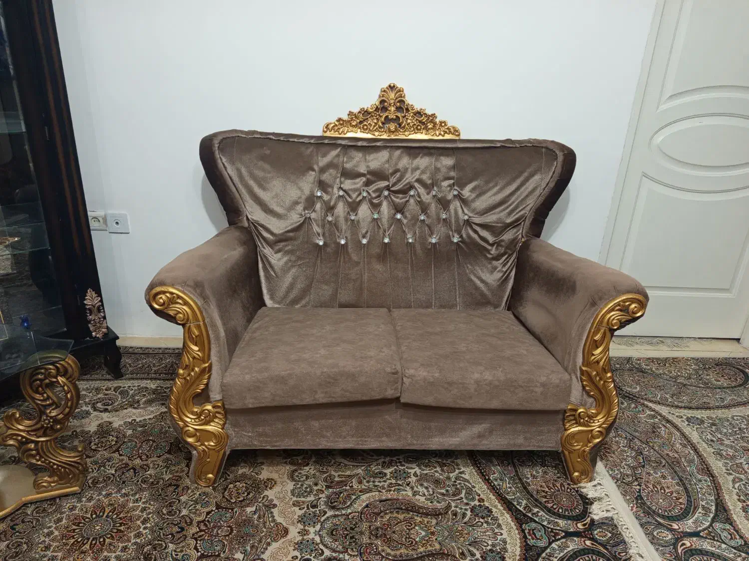 فروش یک دست مبل راحتی هفت نفره|مبلمان خانگی و میز عسلی|آبیک, |دیوار