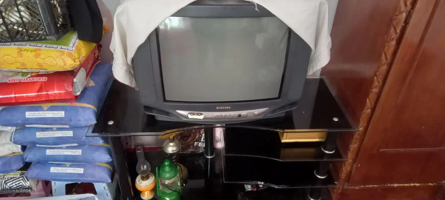 تلویزیون وزیر تلویزیون ودستگاه دیجیتال|تلویزیون و پروژکتور|سنندج, |دیوار